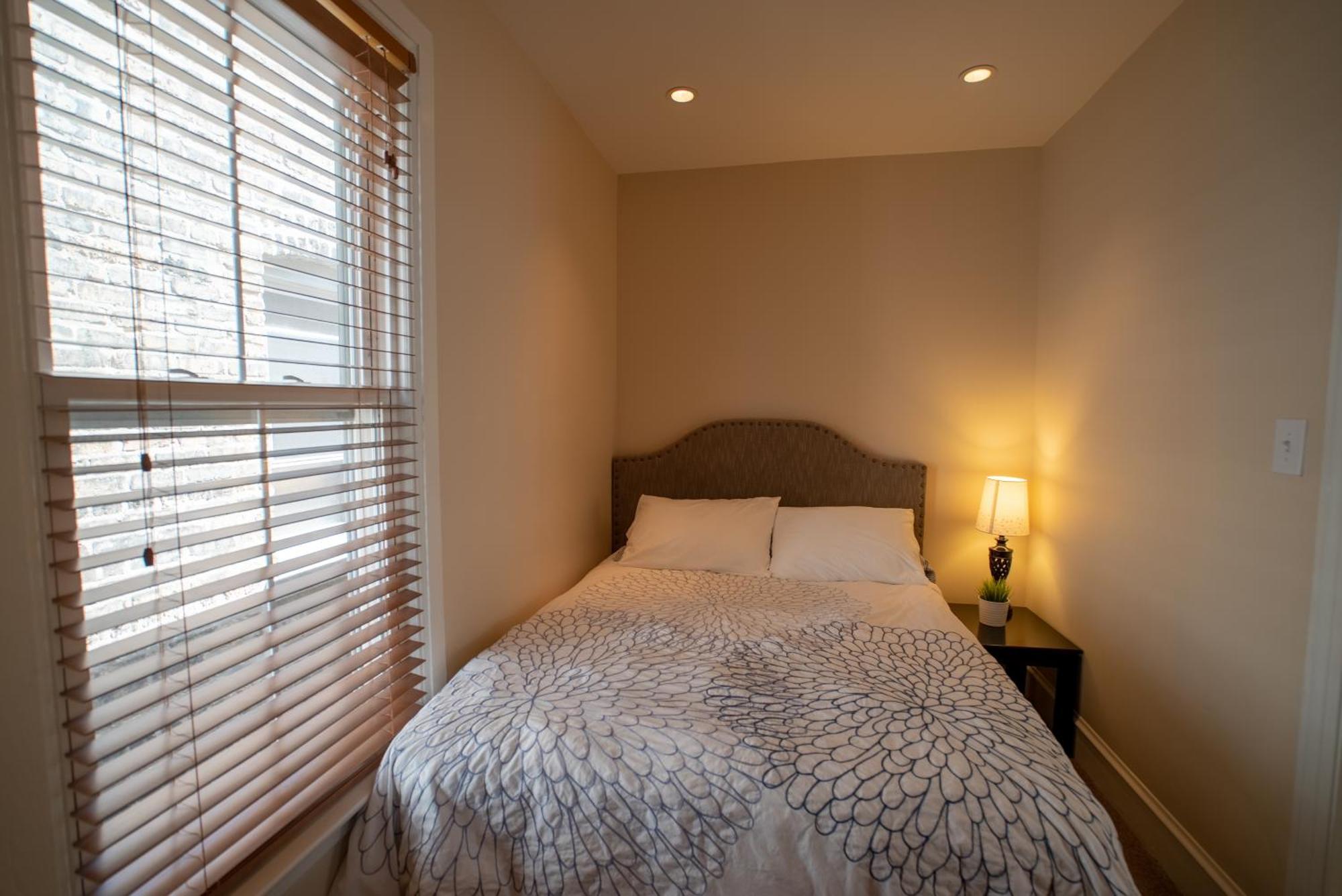 Roscoe Village Guesthouse Чикаго Номер фото